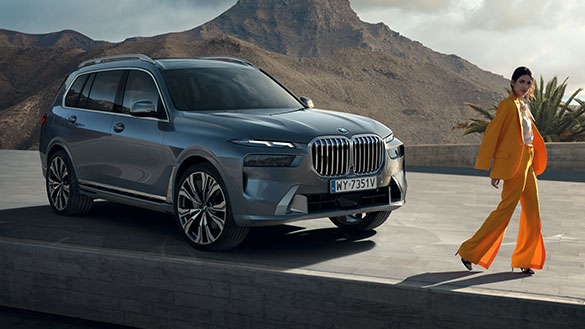 BMW X7.