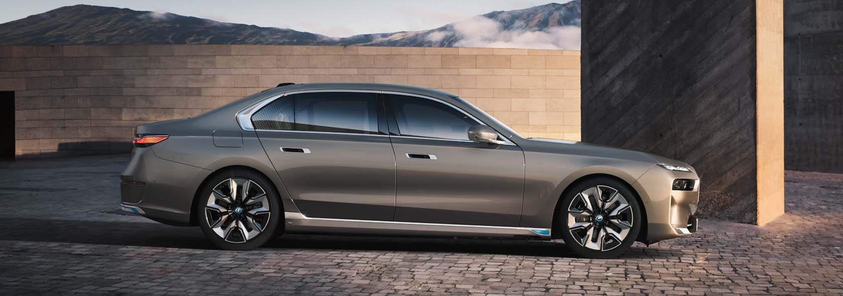 BMW i7